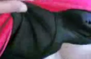 XXX یک زن و شوهر در زیر کانال سکسی خارجی آفتاب شیرین مبارزه کنند