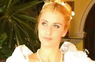 XXX دارای موی سرخ زن در جوراب ساق بلند و یک کانال تلگرام چت سکسی مرد نوجوان